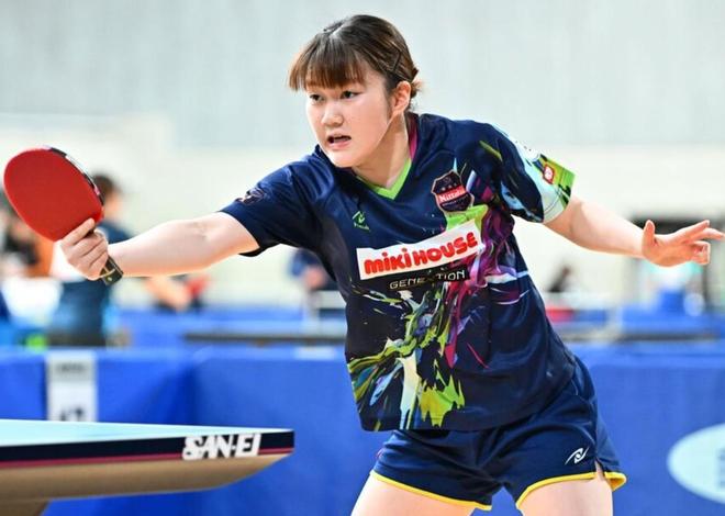 形成鲜明对 形成鲜明对